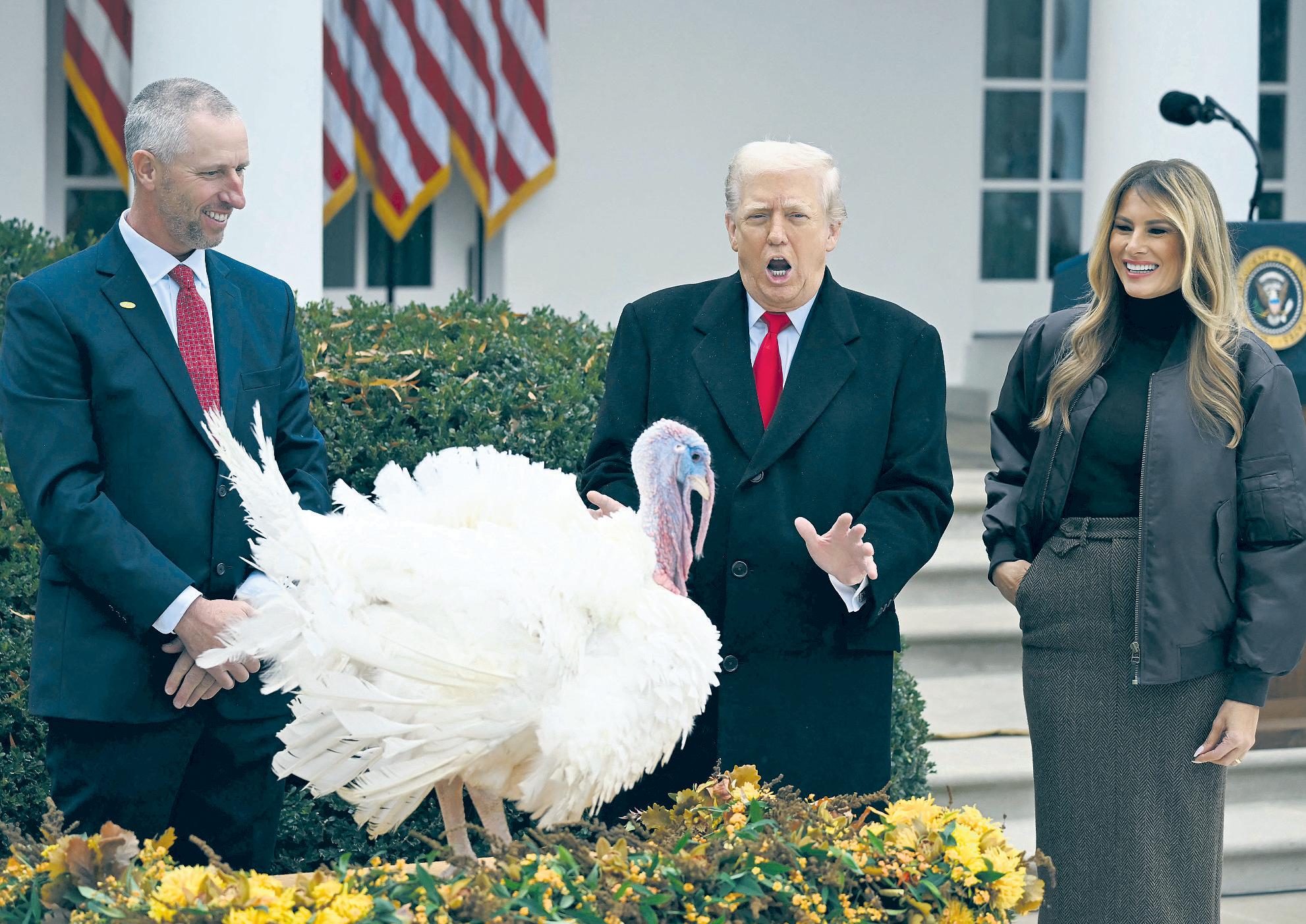 Trump talks turkey at pardon ceremony