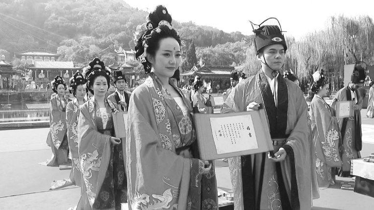 Grand wedding ceremony featuring Tang-dynasty attire embraces traditional Chinese culture