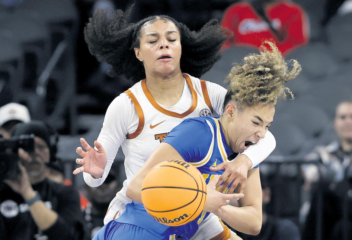 Texas hands UCLA first loss