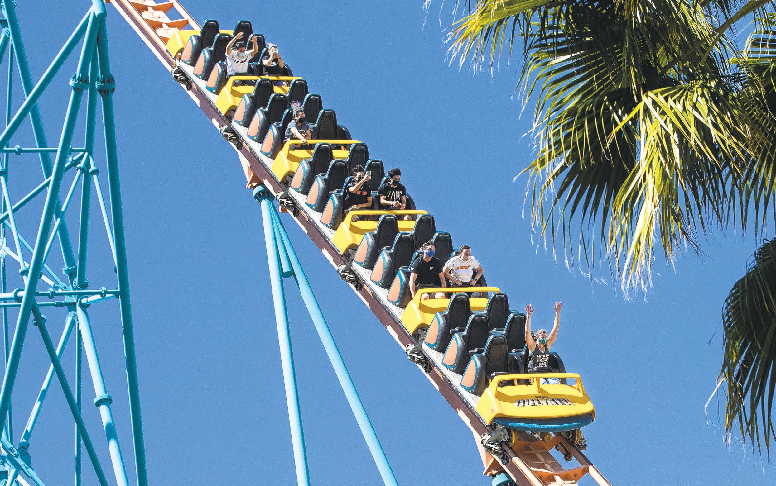 Six Flags names new CEO as stock price plunges
