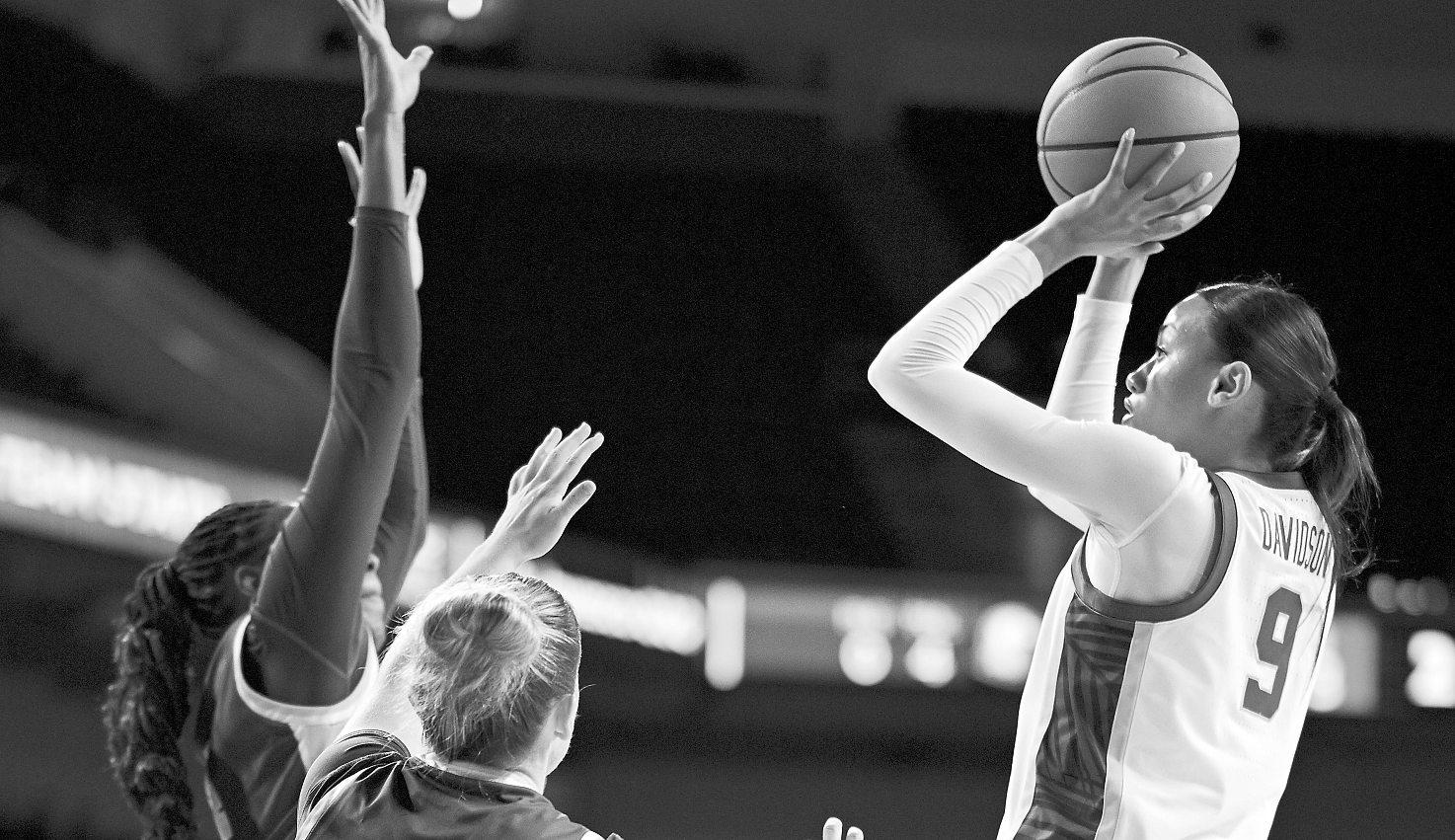 Davidson leads USC’s rout