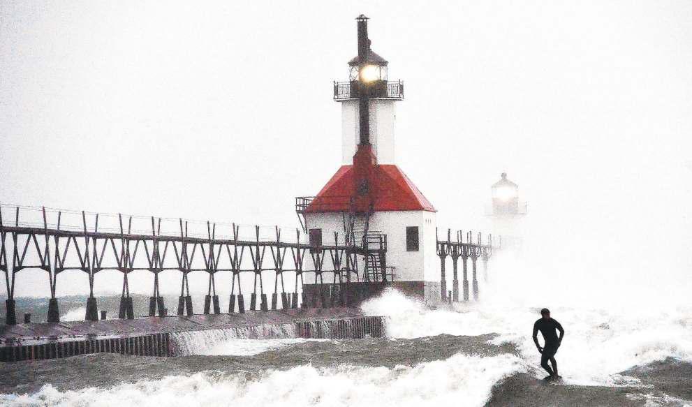 Winter storms in northern U.S. pose challenges for travelers