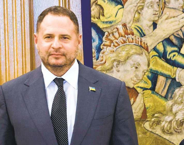 Zelensky's chief of staff resigns in graft inquiry