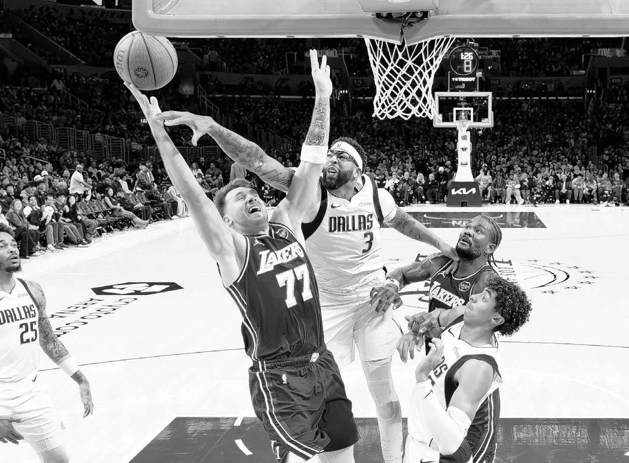 A huge hand for a familiar big man