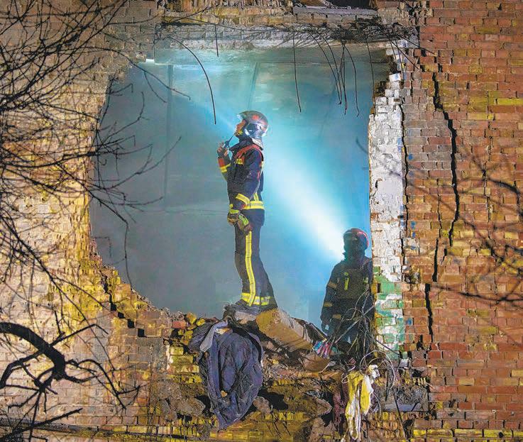 Attacks on Ukraine kill 3 as peace efforts grind on