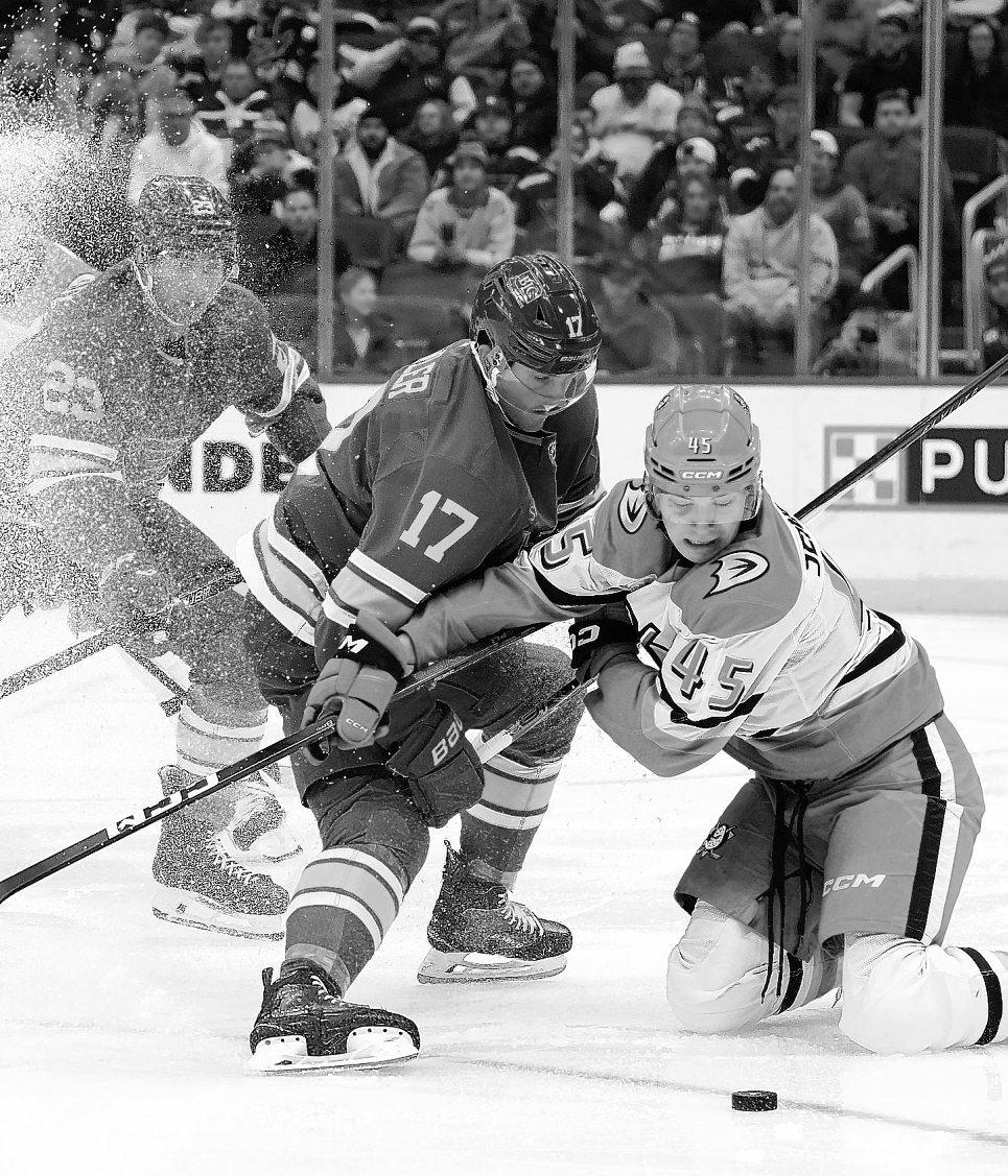 Husso seems up to the task filling in for Ducks' victory