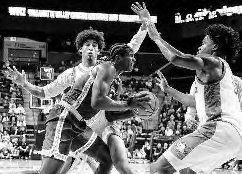 USC men hang on to prevail at Oregon