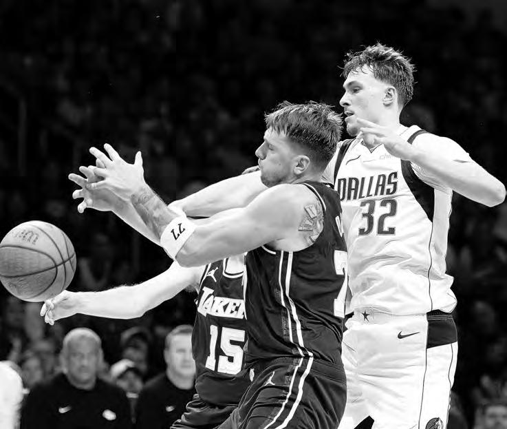 At the quarter pole, Lakers gallop strong