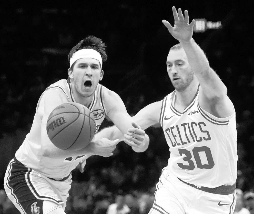 Lakers quickly let it get away from them