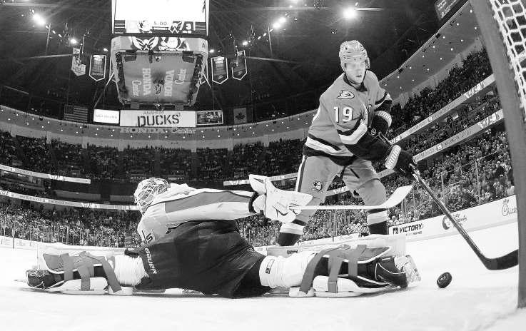 Sennecke stays hot as Ducks cool Capitals