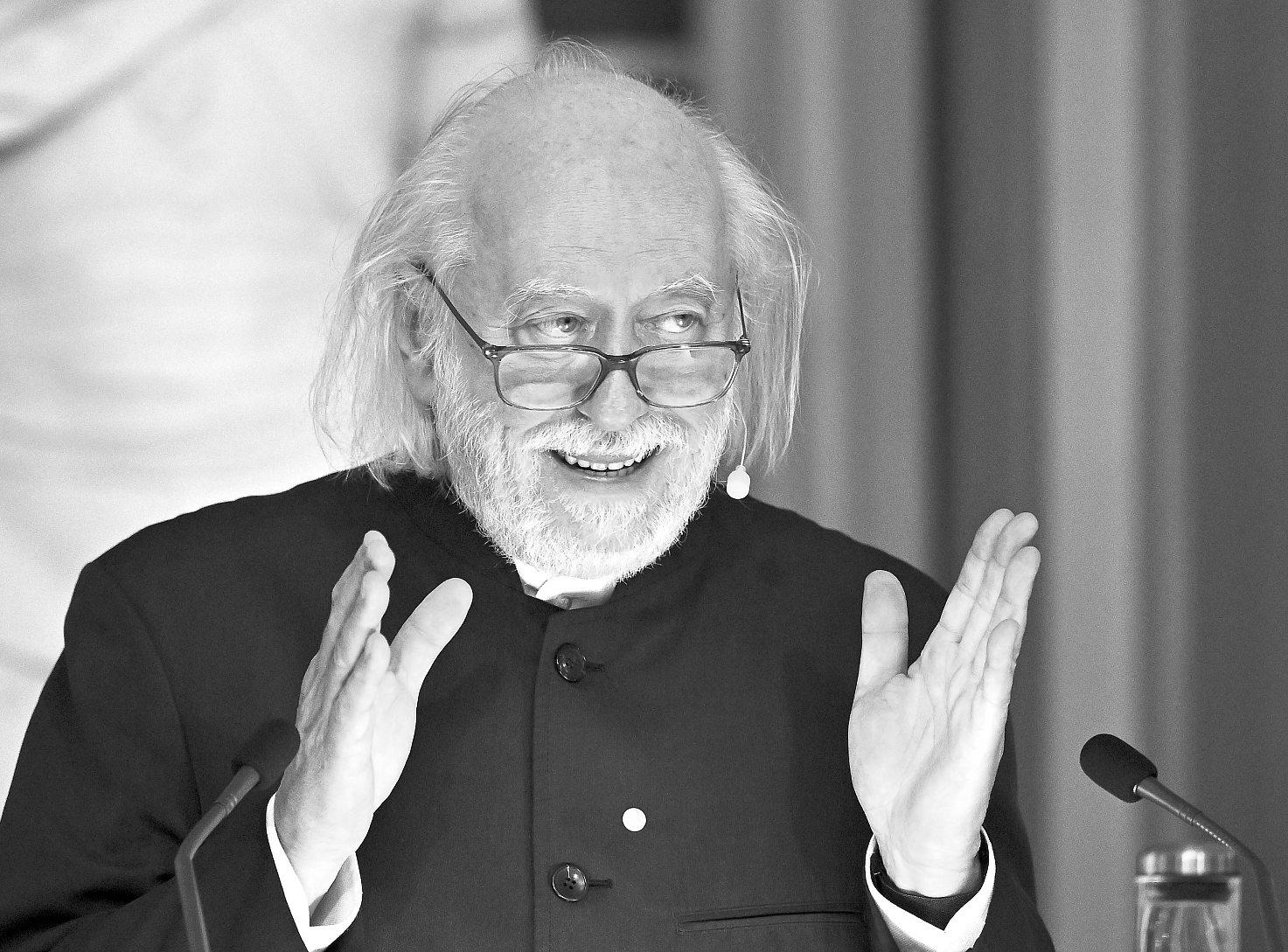 Nobel literature laureate delivers a rare public lecture