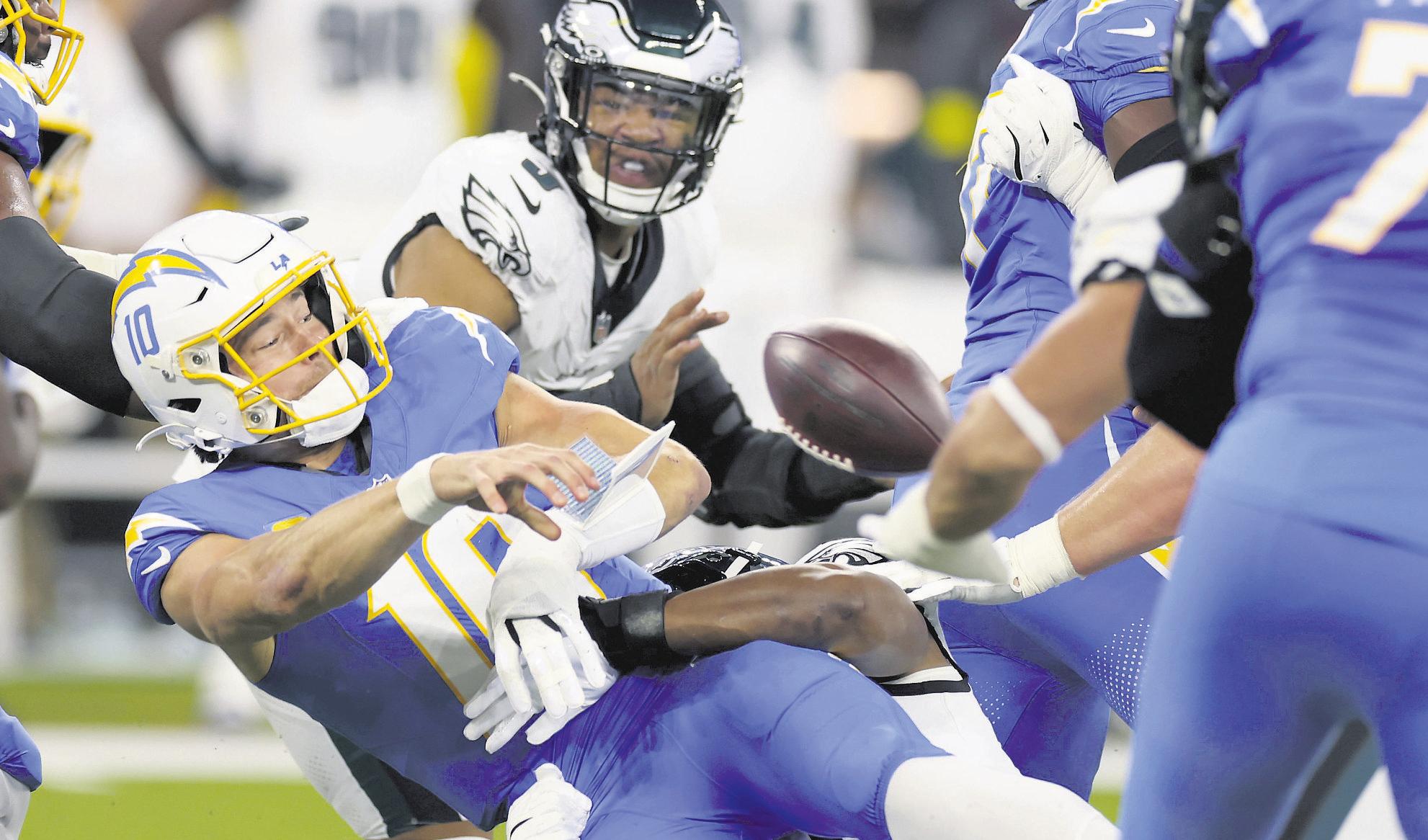Chargers get picky amid Herbert's gritty heroics