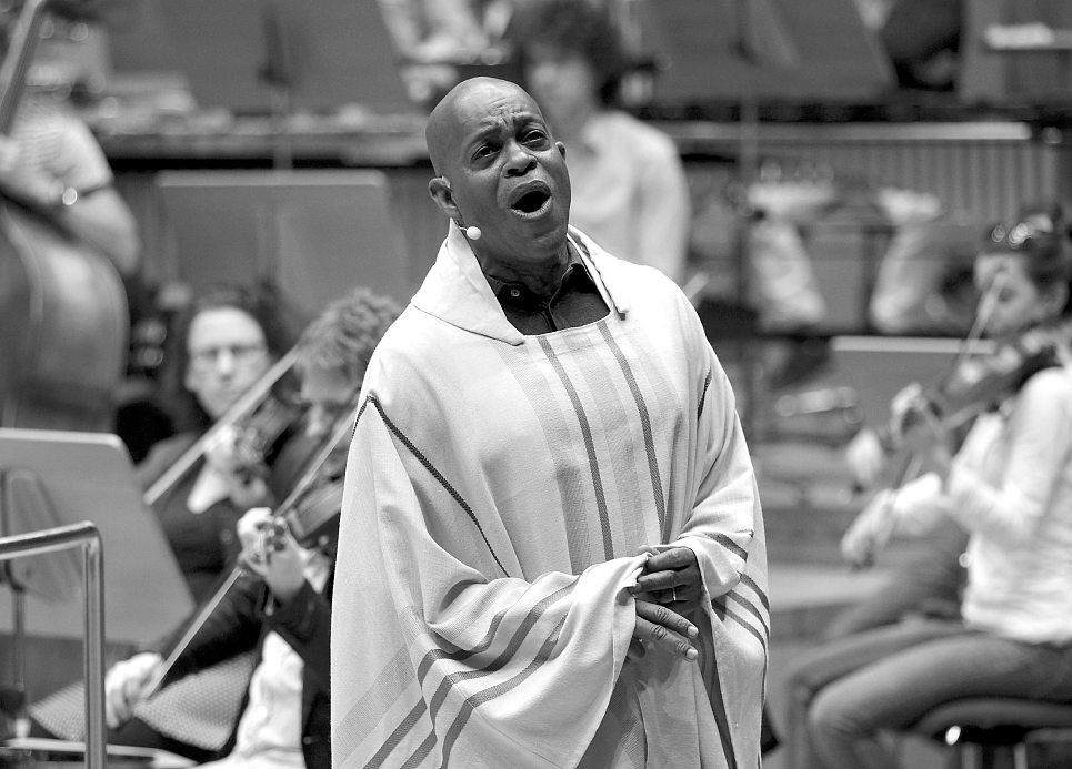 Acclaimed baritone Jubilant Sykes fatally stabbed; son is arrested