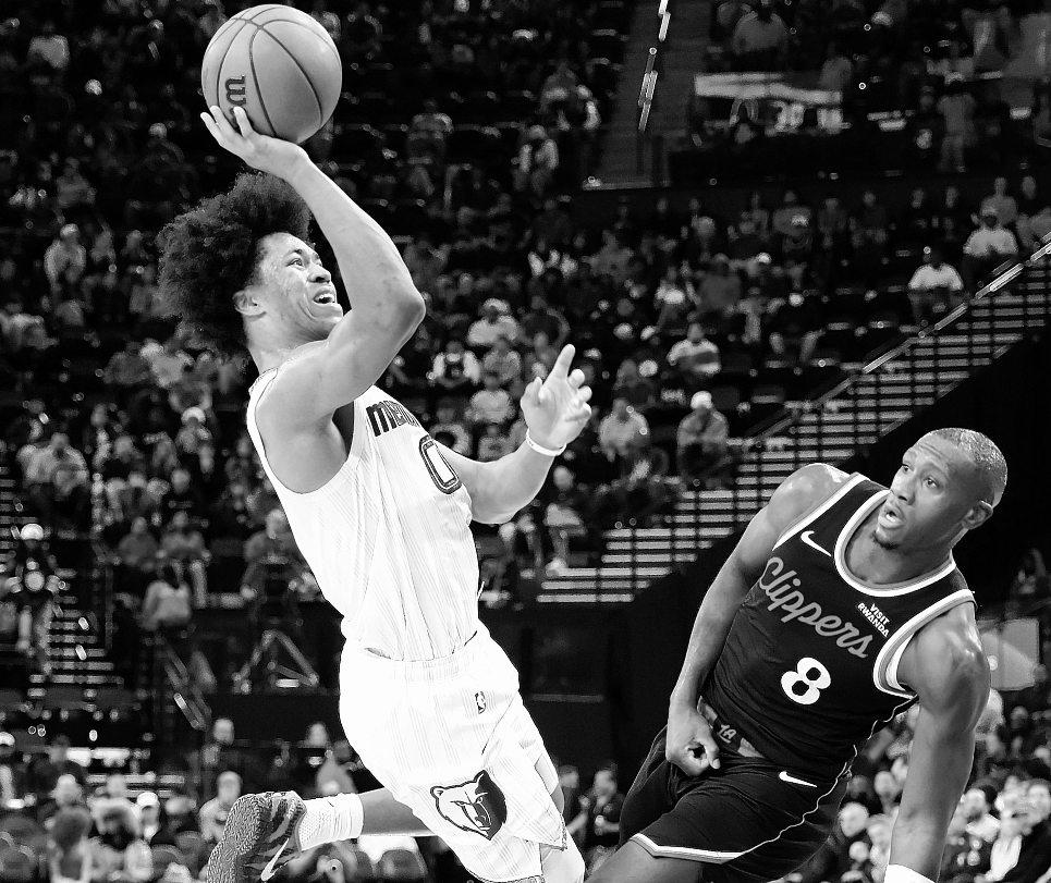 Reeling Clippers continue slide at home