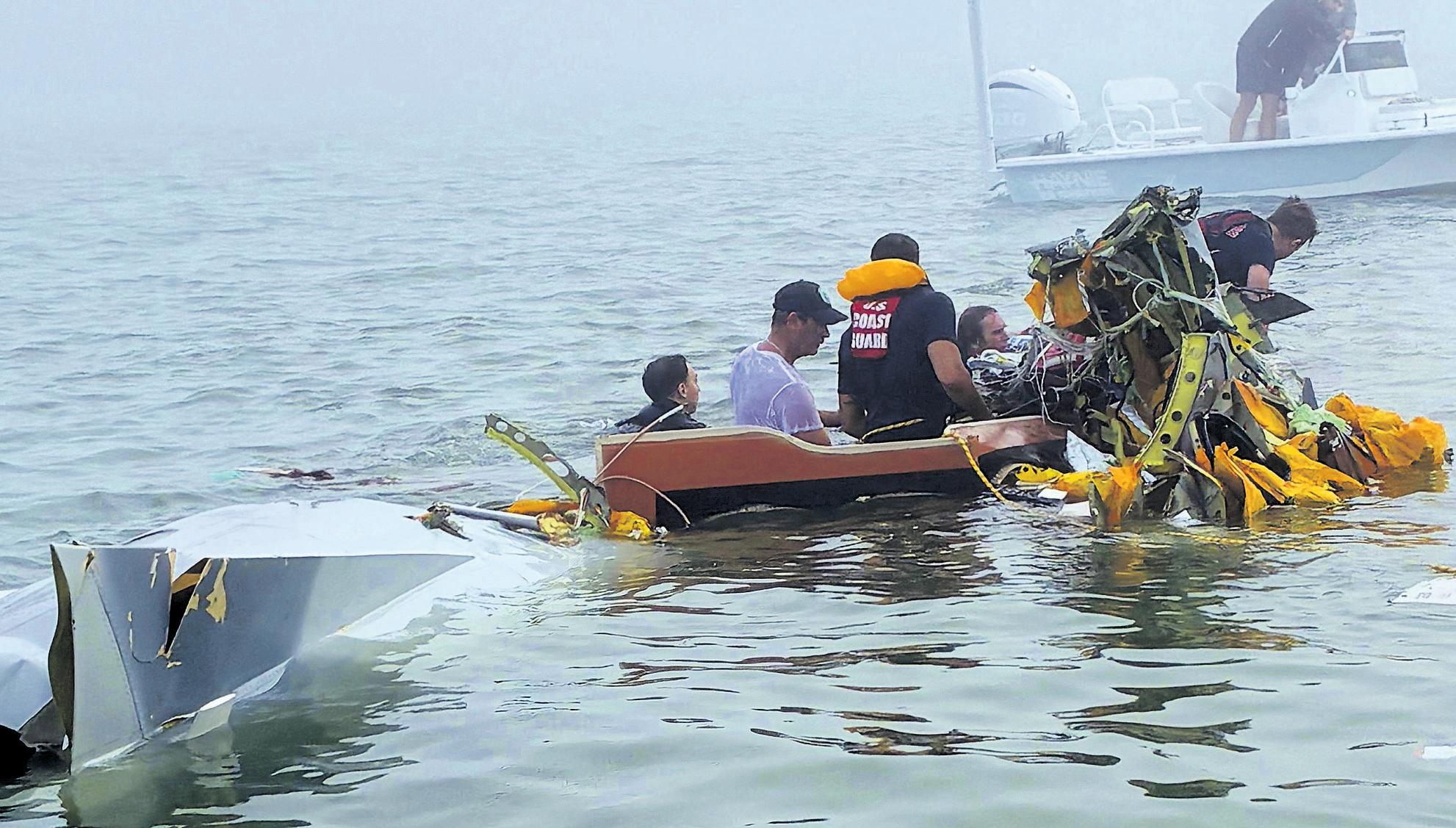 Mexican plane lost contact before Texas crash
