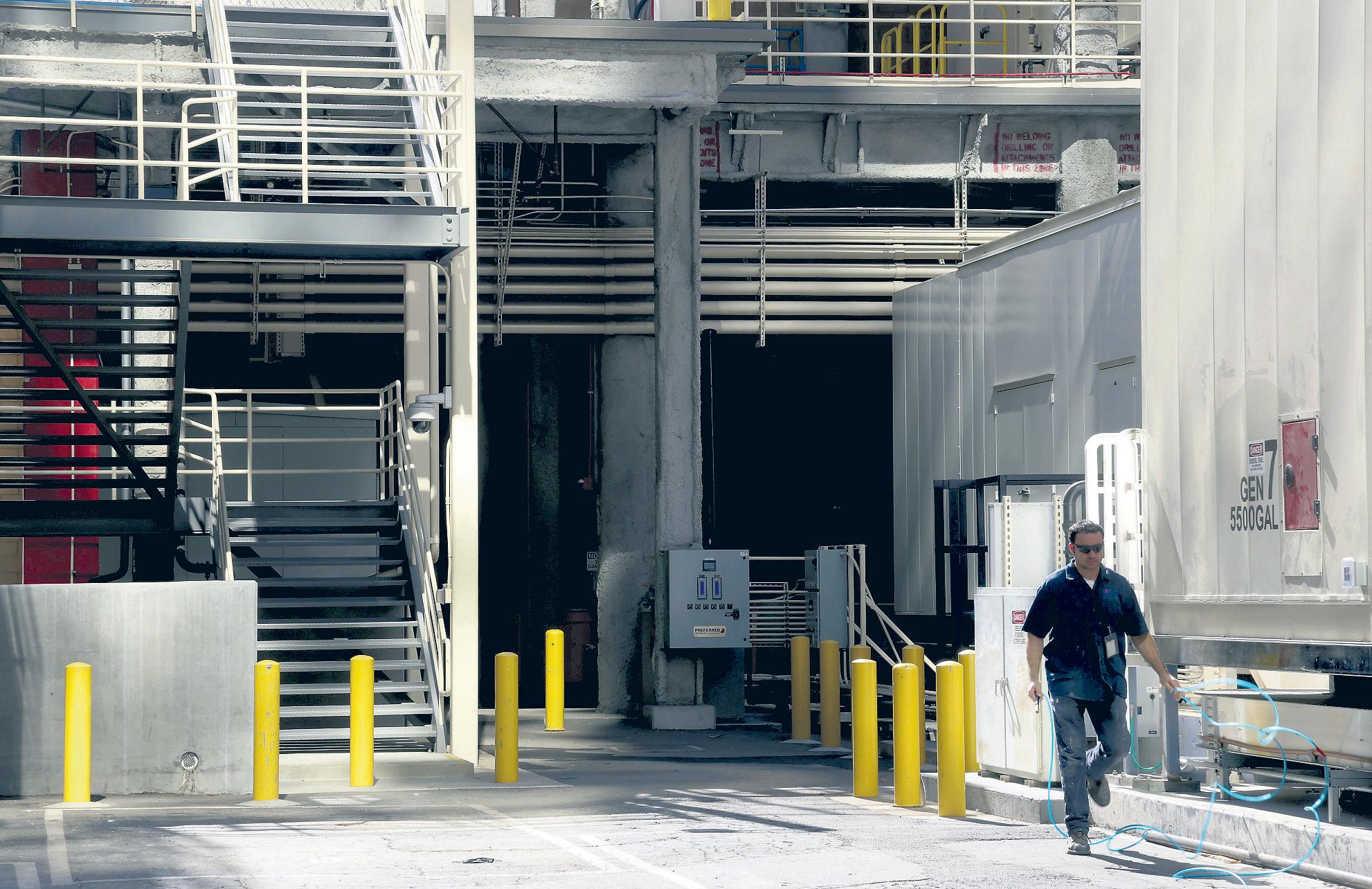 As cash flows to data centers, AI investors follow