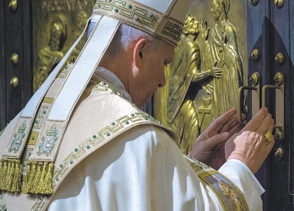 Pope Leo closes Holy Year with critique of consumerism