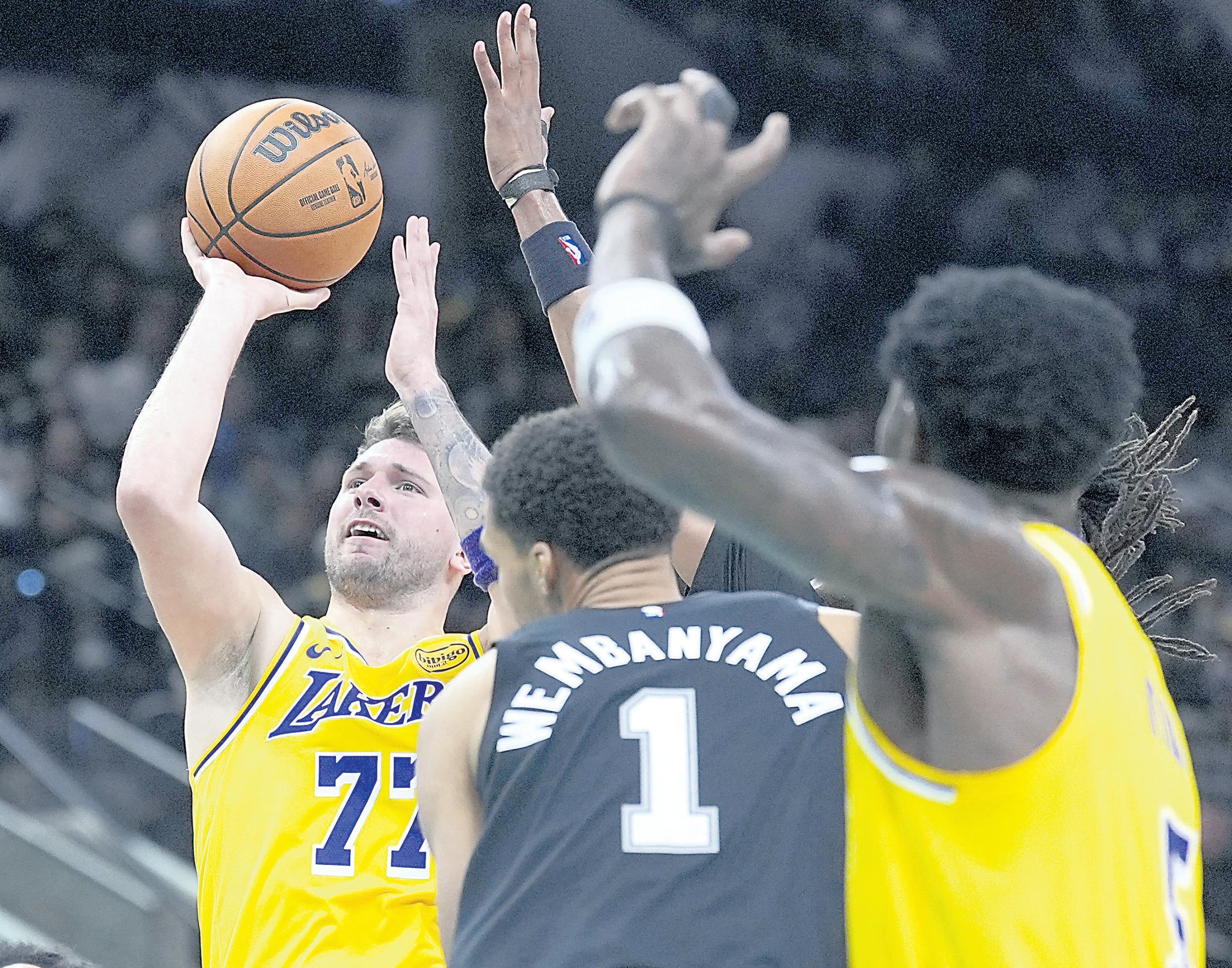 Professor Doncic wields whiteboard, but Lakers still fall