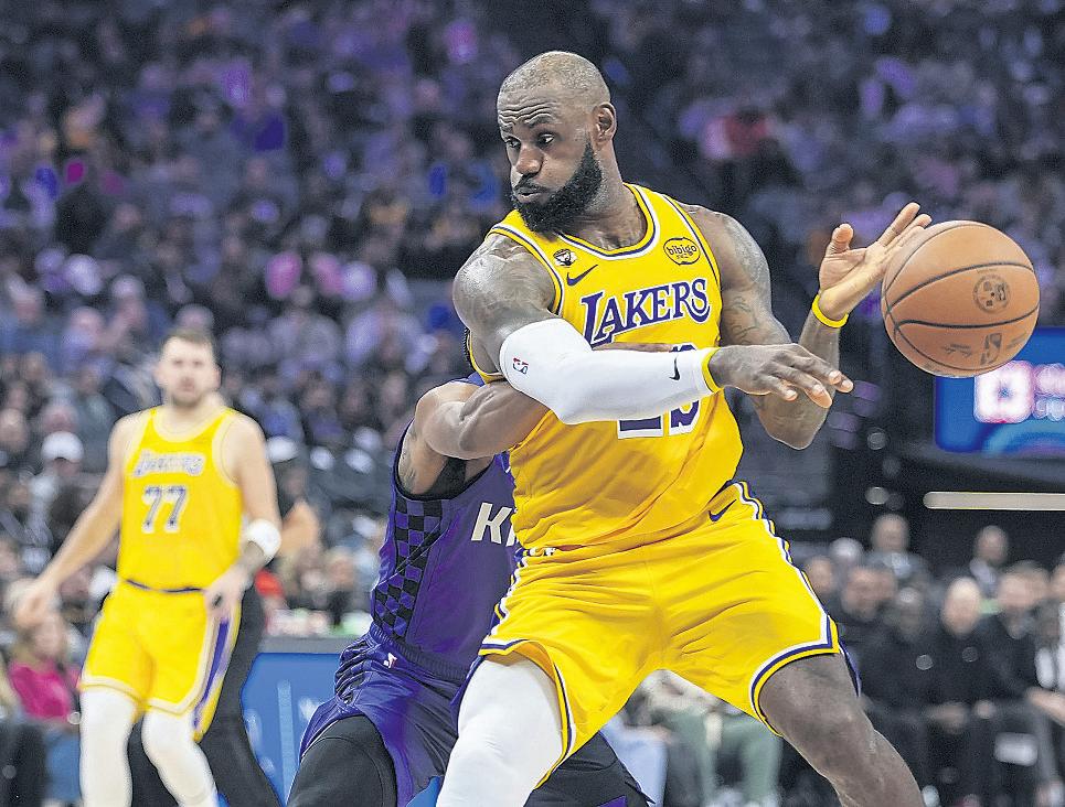 Doncic nets 42 but is hindered by a leg injury in Lakers' loss