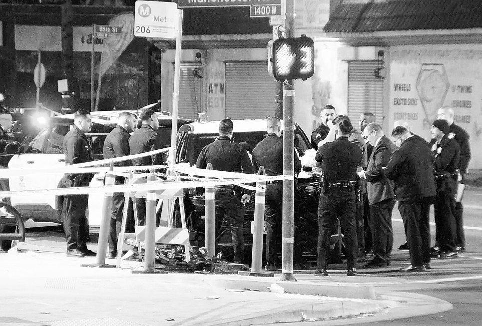 2 are sought in fatal shooting at restaurant