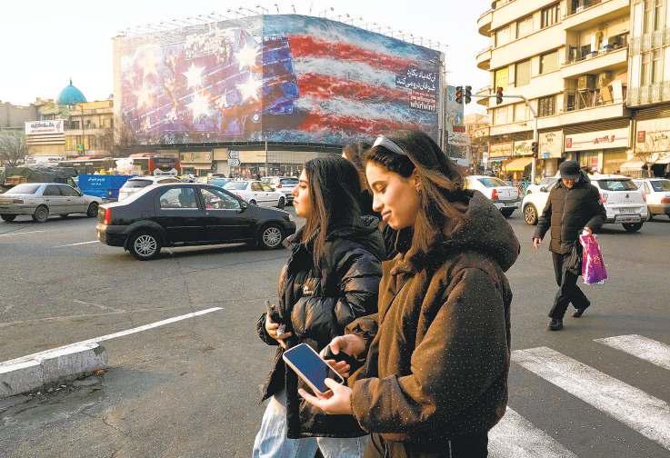 Mural in Iran warns U.S. against military strike