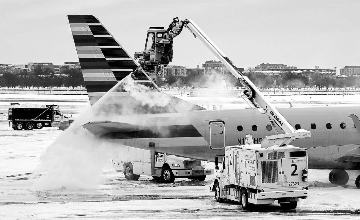 Flights halted as storm slams U.S.