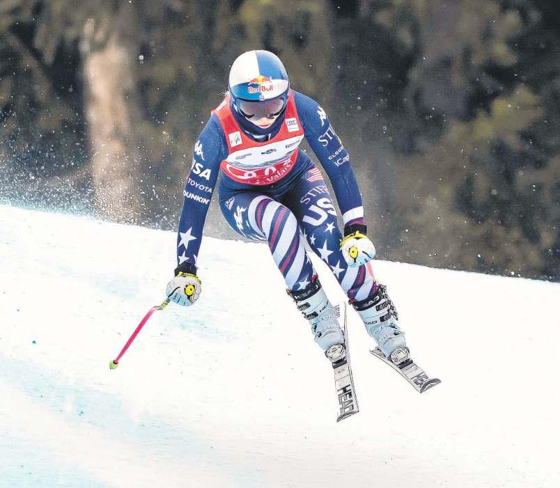 Vonn says she'll go on despite a torn ACL