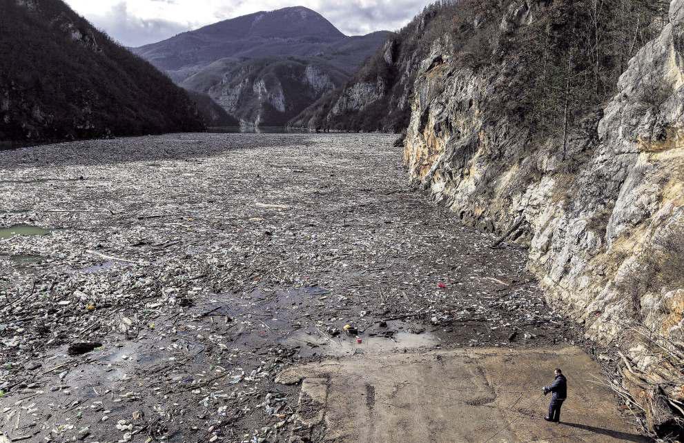 As winter comes to Bosnia, so do tons of garbage to its rivers