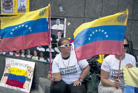 Opposition, detainees' families reject Venezuela's amnesty law