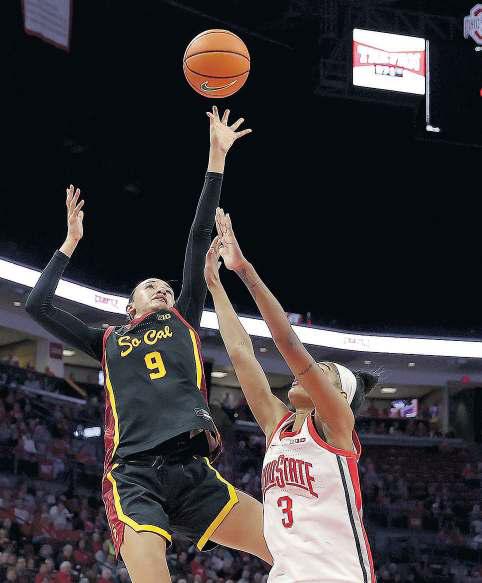 Davidson shines, but USC runs out of gas in fourth