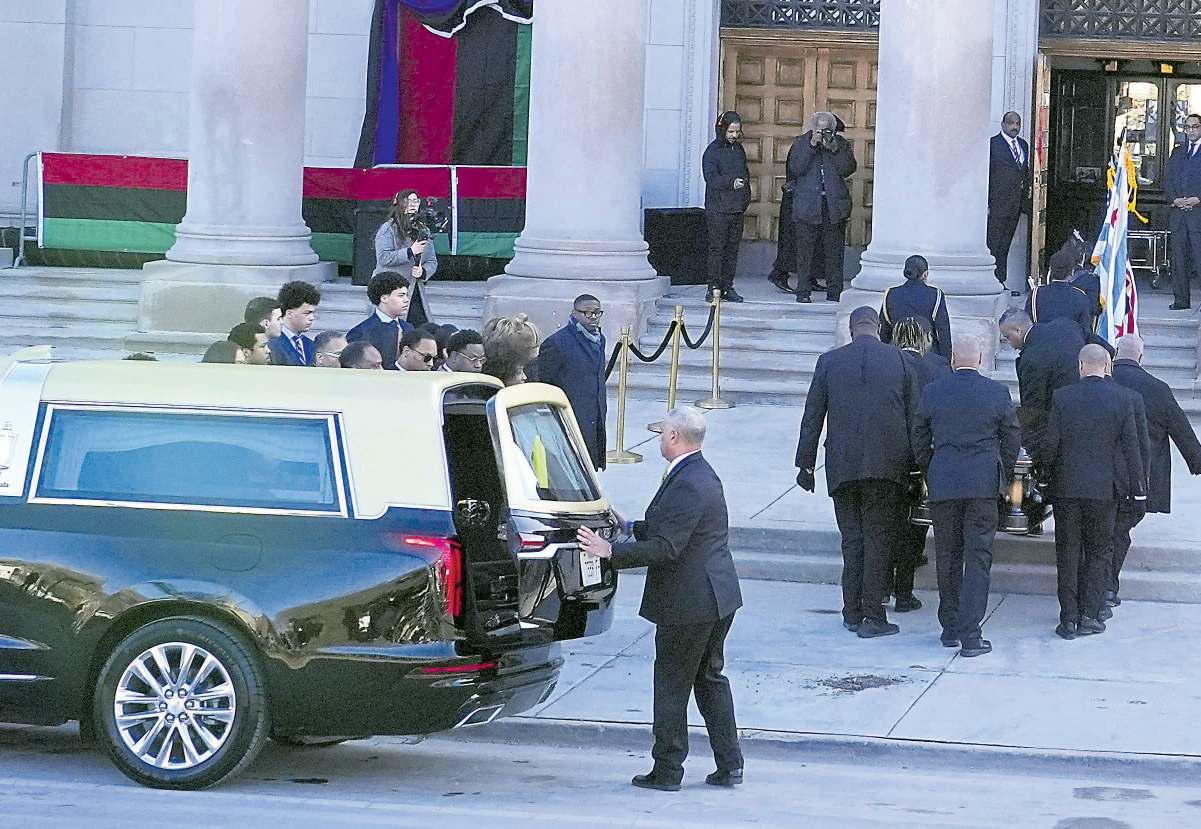 Mourners pay their last respects to Jackson