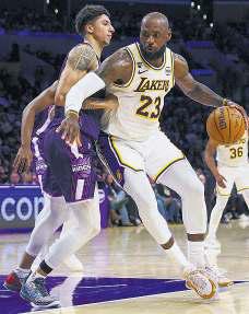 Another rout gives Lakers satisfaction from consistency