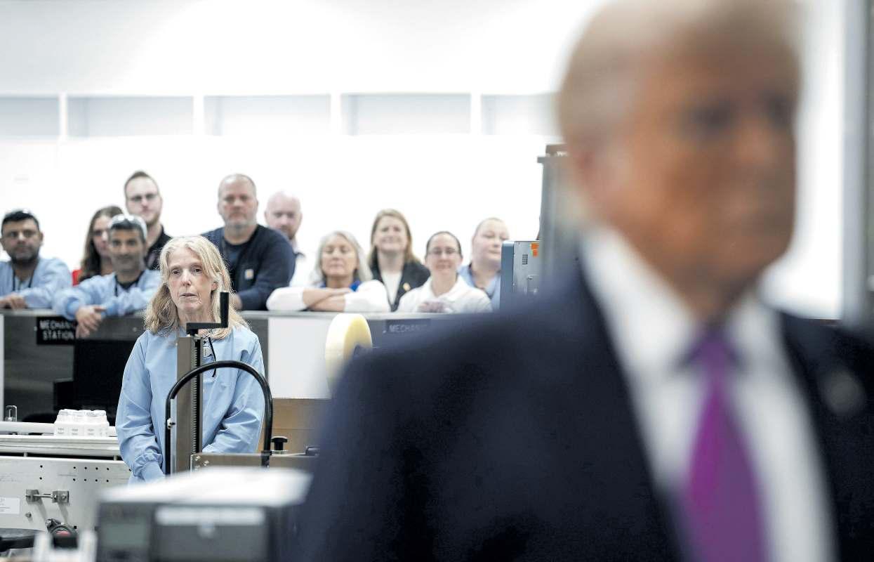 Jobs data show Trump economy is really bad