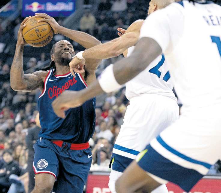 Leonard scores 45 as Clippers get over .500