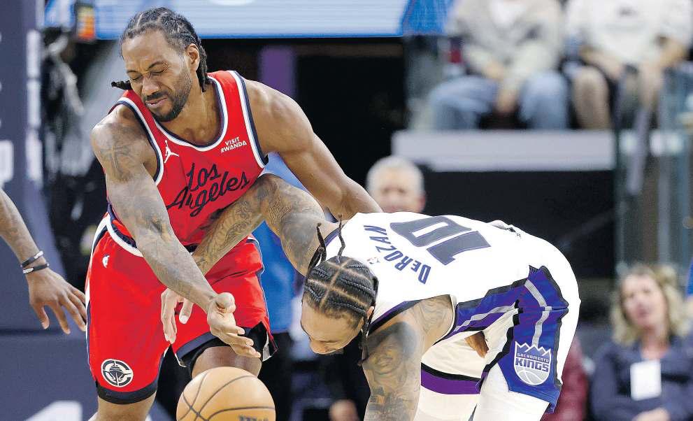 Leonard leaves with sprained ankle as Clippers' run ends