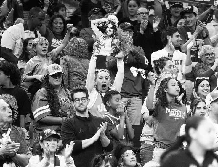 Final Four claps plentiful as fans proudly back Bruins