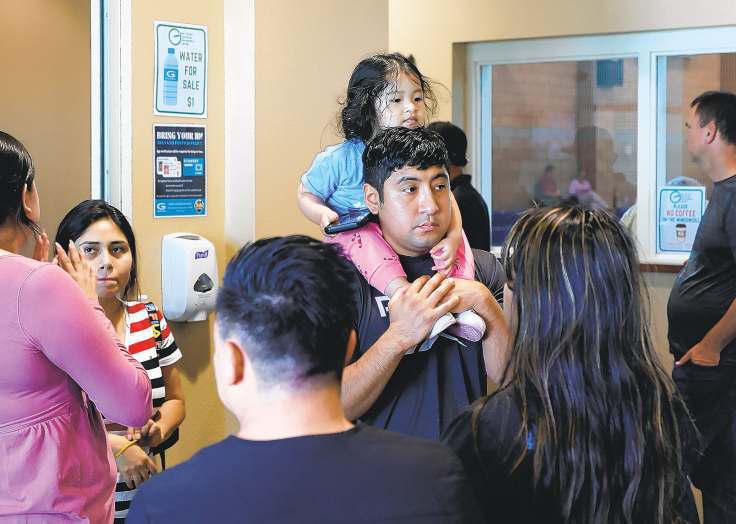 TOXIC LEAK IN O.C. PROMPTS THOUSANDS TO FLEE