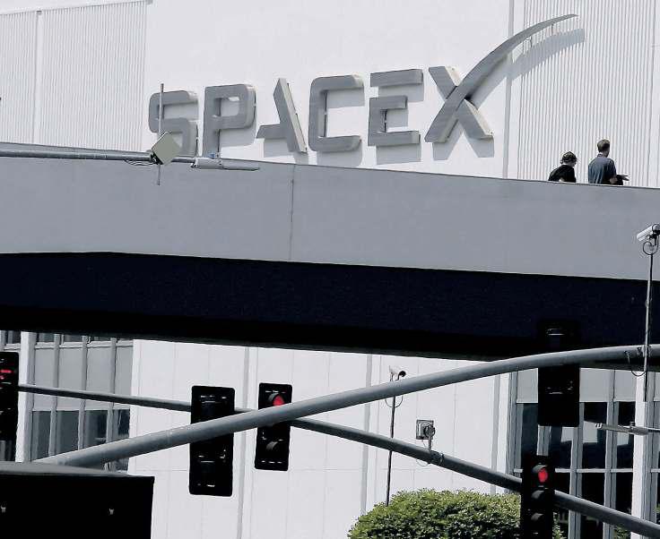 SpaceX bankers kick off marketing for bond sale