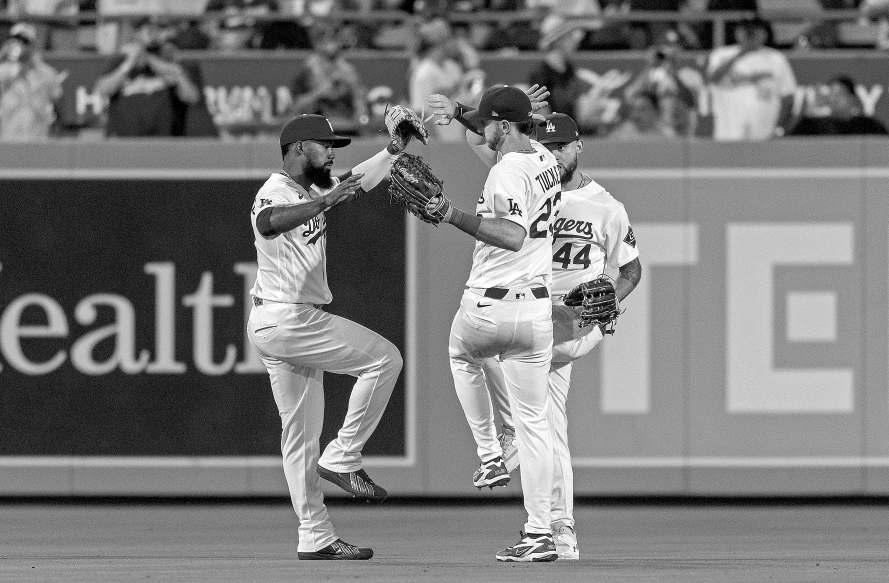 Sasaki's struggles temper Dodgers' triumph