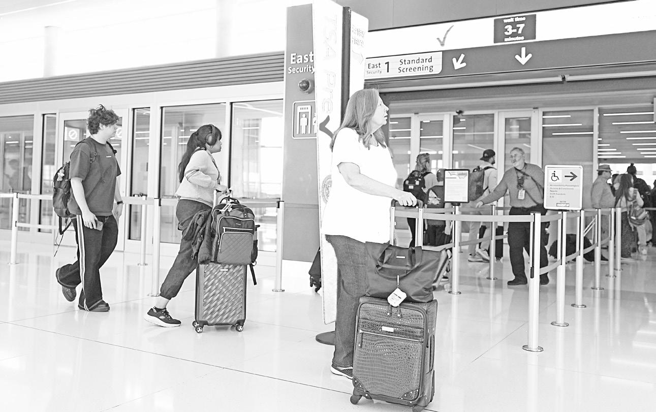 Nonprofits, unions and airports rally to feed TSA officers as shutdown drags