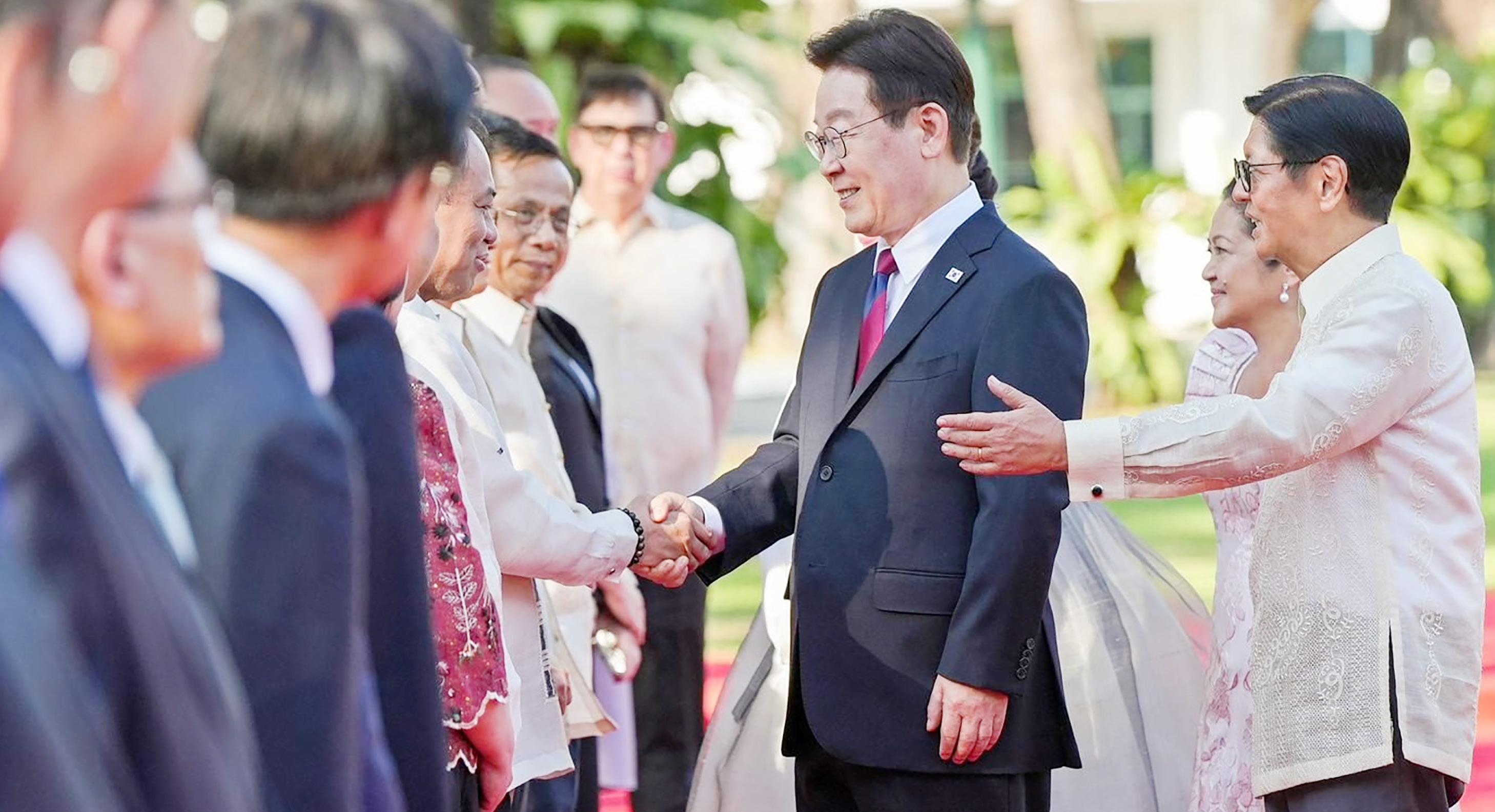 MARCOS JOINS CALL FOR MIDEAST CEASEFIRE
