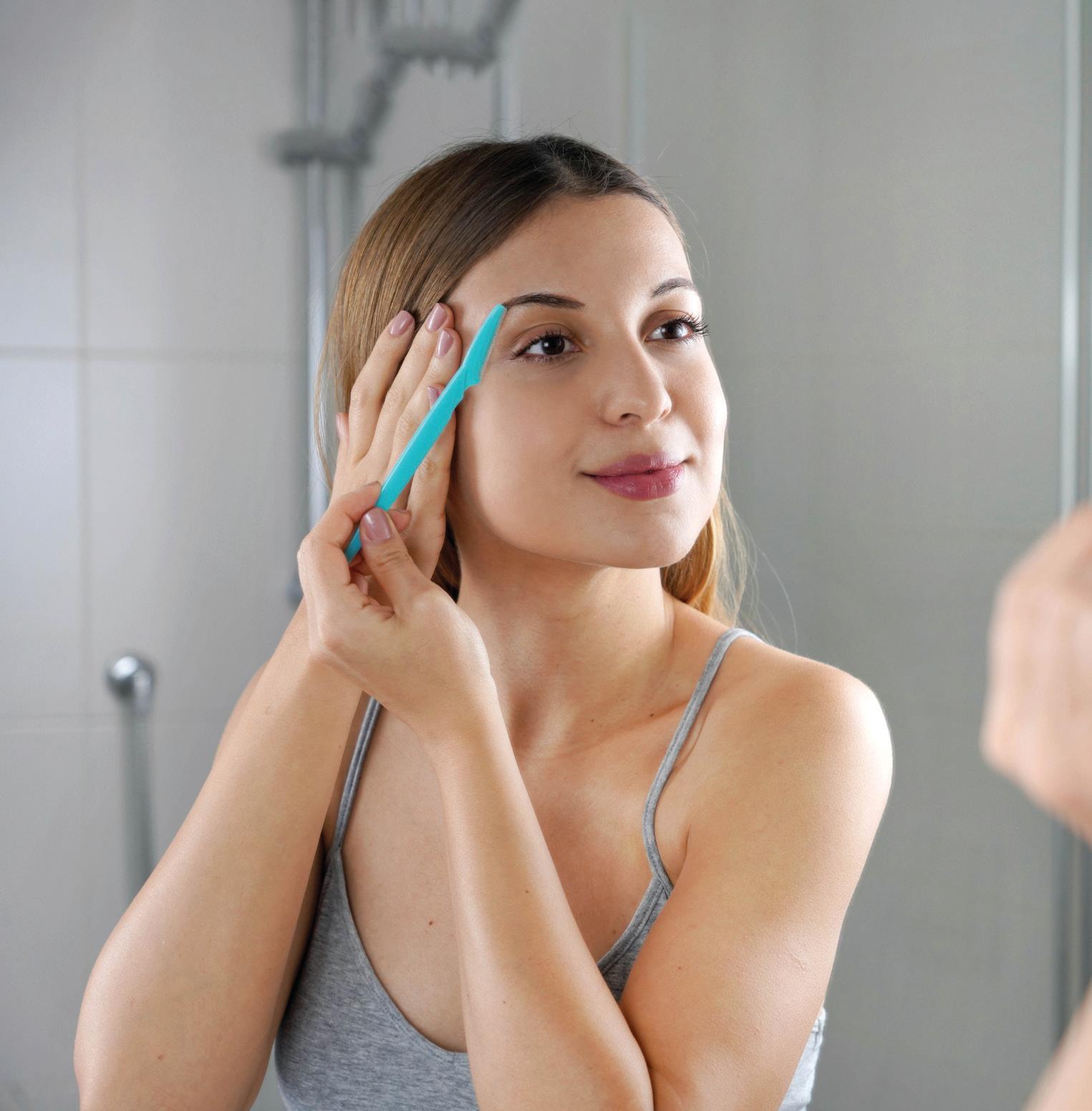 जानें फेशियल हेयर हटाने के फायदे और नुकसान