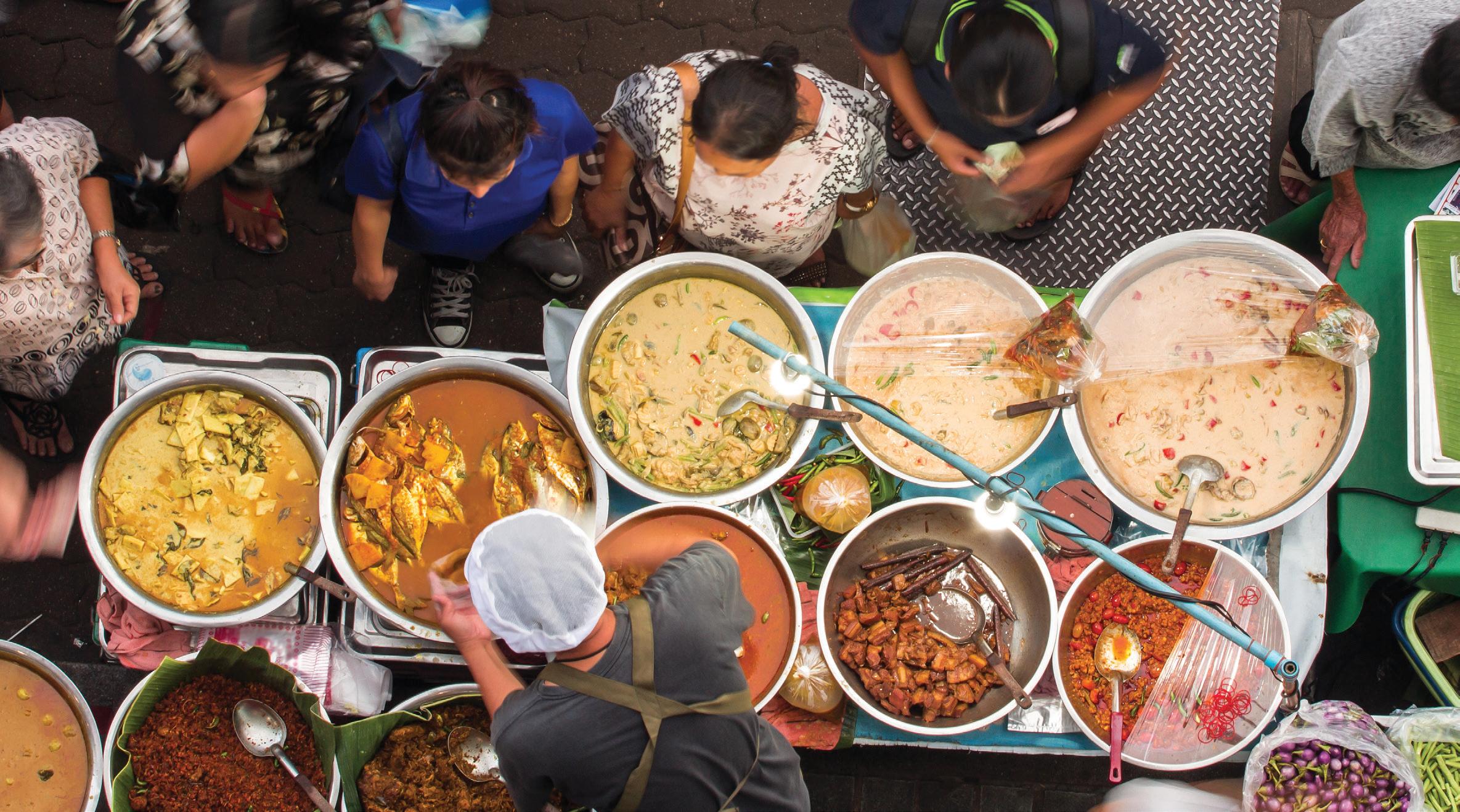 भारत के पर्यटन स्थलों में बसी है वहां के खाने की खुशबू